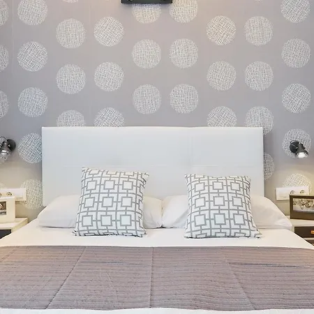 Apartment Around Mistral Pool *
