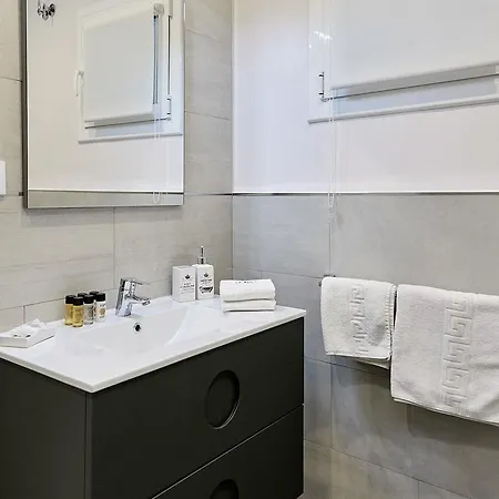 Around Mistral Pool Apartment *