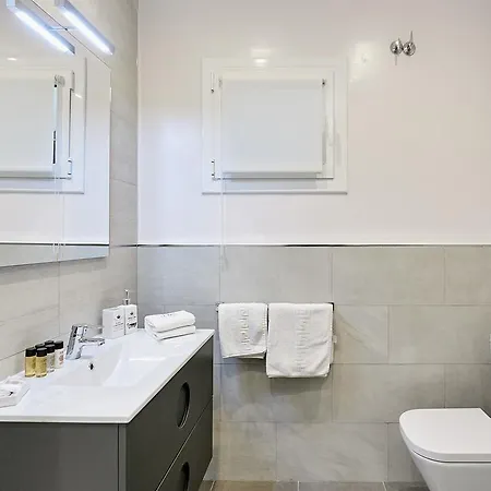 Apartment Around Mistral Pool