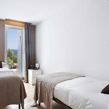 Apartment Around Mistral Pool Barcelona
